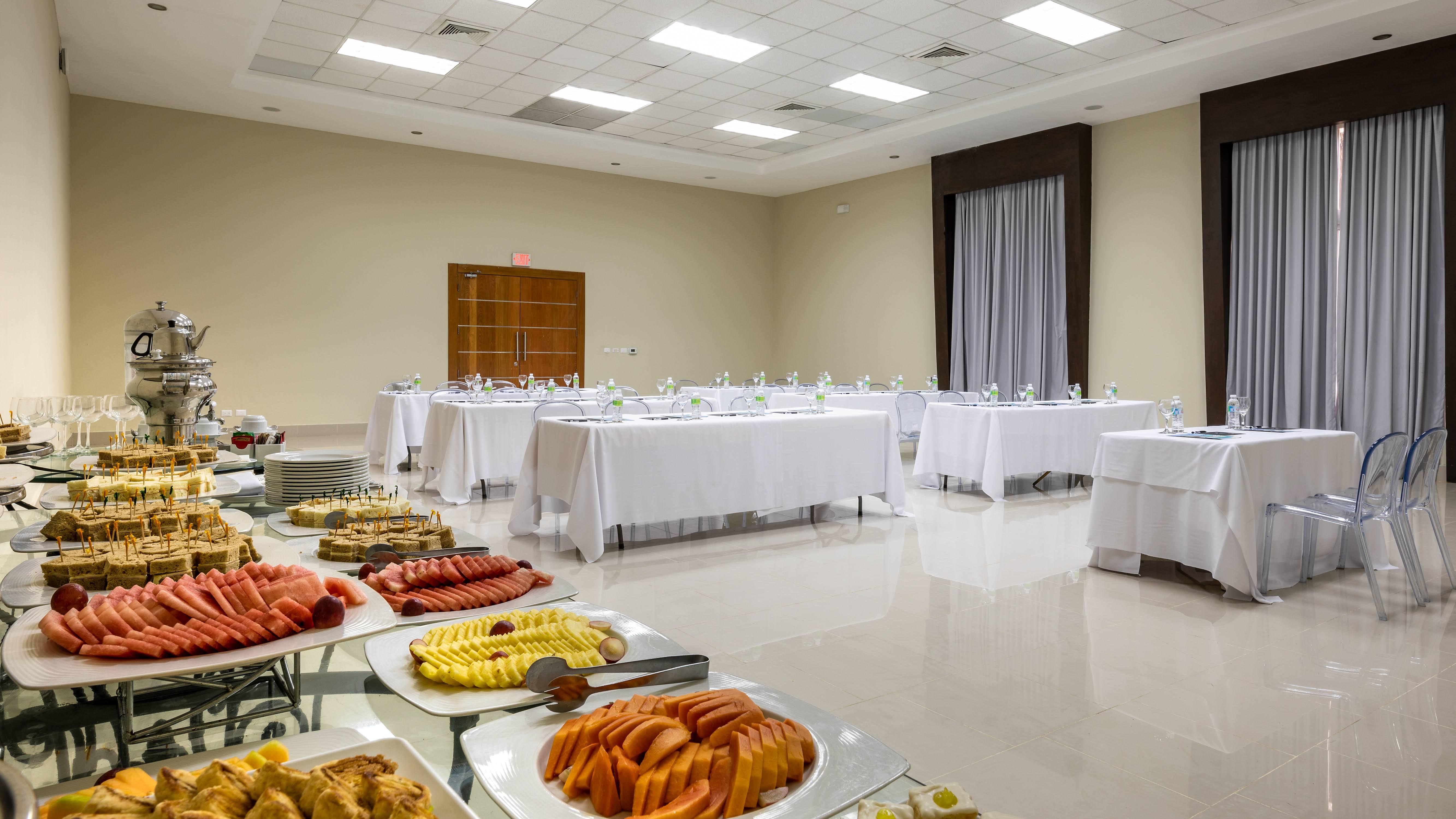 Be Live Collection Canoa Байяибе Экстерьер фото A buffet at a hotel