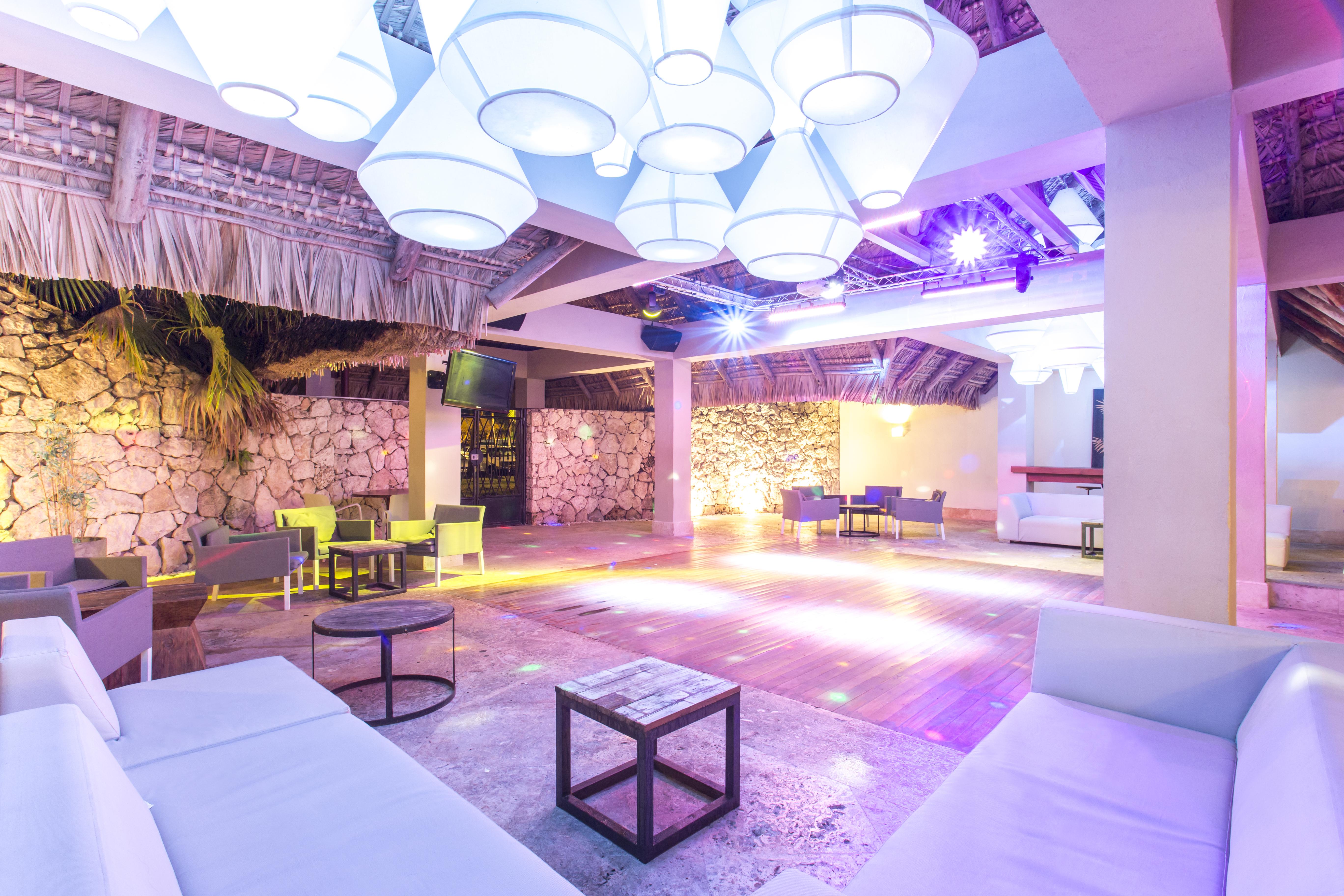 Be Live Collection Canoa Байяибе Экстерьер фото The interior of the nightclub