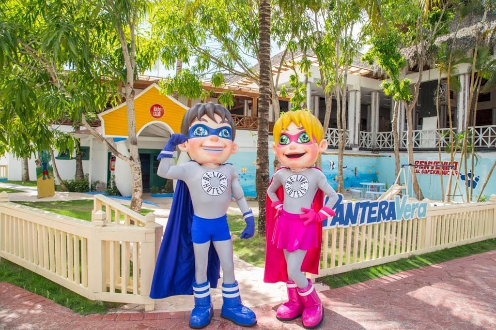 Be Live Collection Canoa Байяибе Экстерьер фото Antena 3's mascots, Antoñito and Antoñita, at the Antena 3 Park.